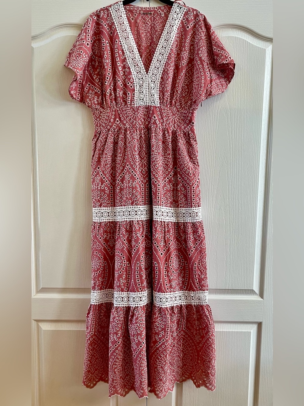 NWOT Elie Tahari Lace Trimmed Tiered Eyelet Dress  Highland Rose